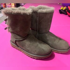 NWOT UGG Olive Green Bailey Bow Boots – Size 8